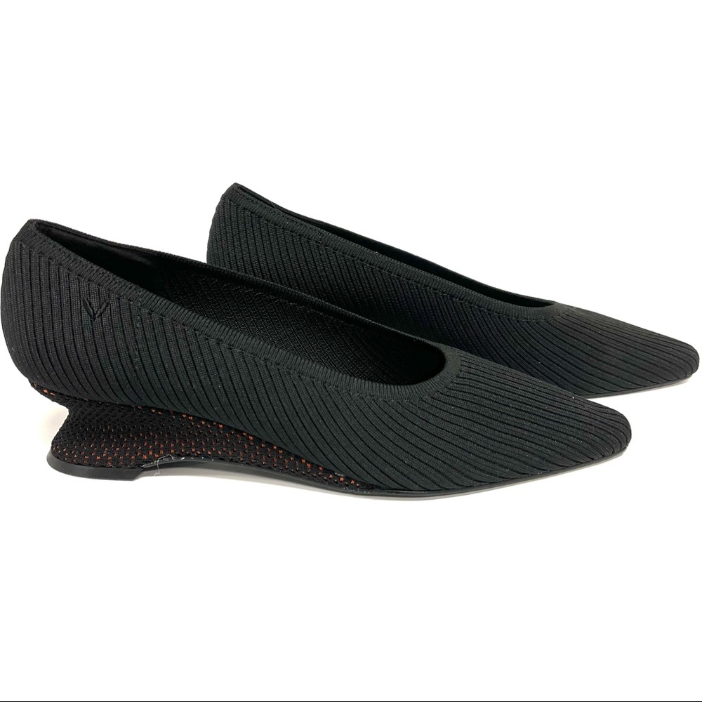 NWOT Vivaia ‘Liraz' Low Heel Wedge Pumps in Deep Ebony
